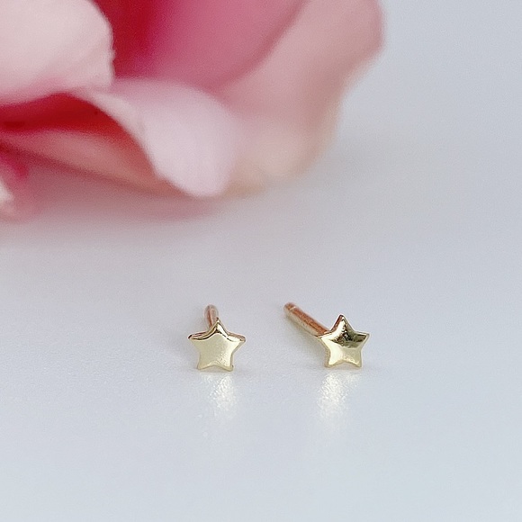Solid Silver Star Studs- SS013 Gold Star - Picture 5 of 6